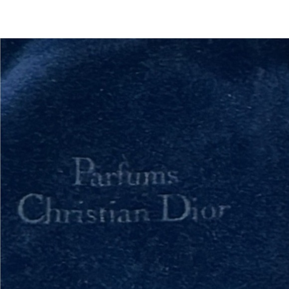 Dior Gold Tone Metal Compact Mirror With Magnetic Closure
Valore Case - Picture 4 of 8